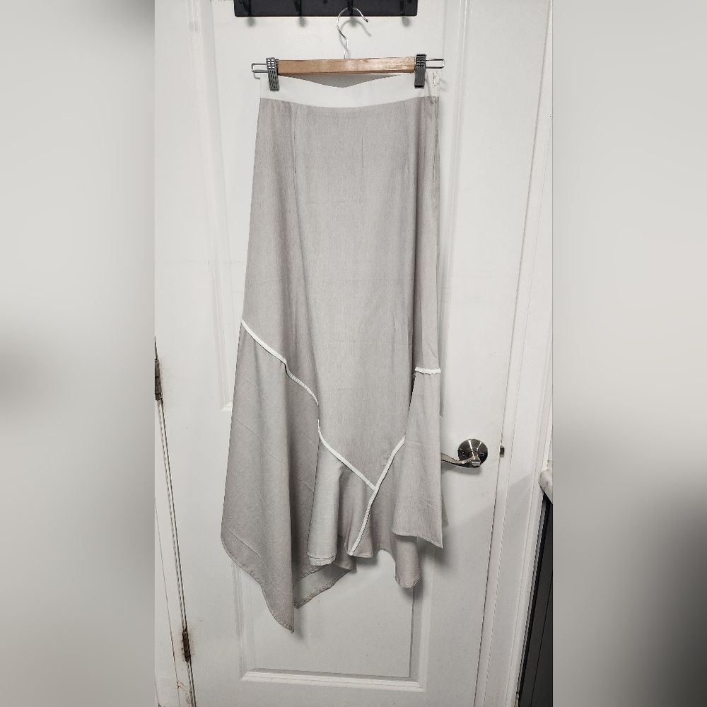 Grey skirt